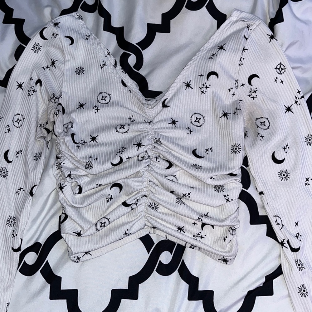 Forever 21 White Long Sleeve Cropped Top